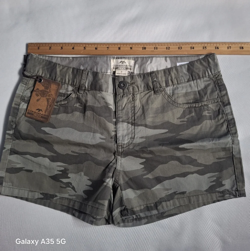 Commander Riggs  twill short‎ women's Green Camo size 2